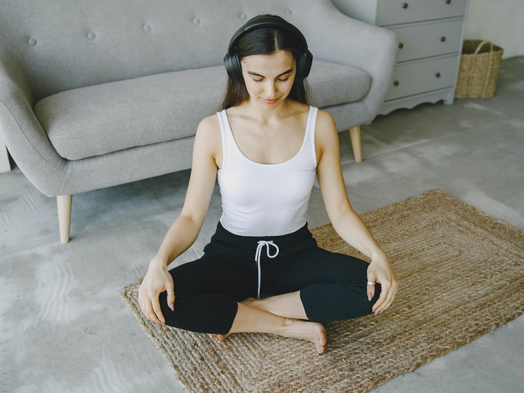 A woman experiencing meditation through meditation app